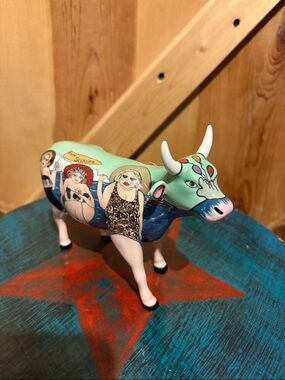 Mint Green Beach-Themed Glass Cow Figurine